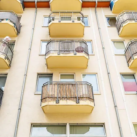 Apartment Zentrale Wohnung, 2 Betten,vollmoebliert,nahe Btu,balkon- Parkpkatz Auf Anfrage