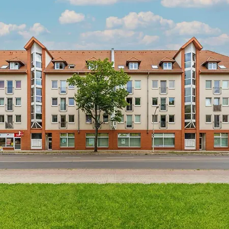 Apartment Zentrale Wohnung, 2 Betten,vollmoebliert,nahe Btu,balkon- Parkpkatz Auf Anfrage Cottbus
