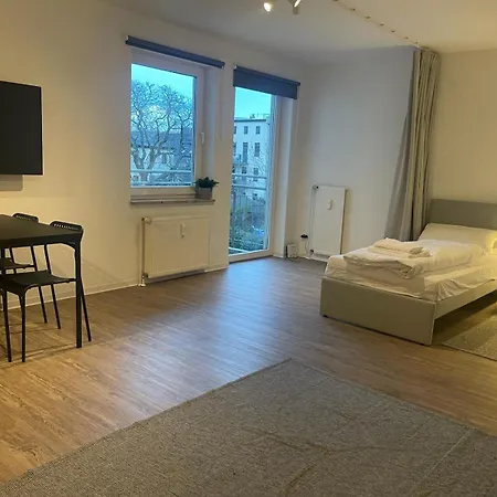 Zentrale Wohnung, 2 Betten,vollmoebliert,nahe Btu,balkon- Parkpkatz Auf Anfrage Apartment *