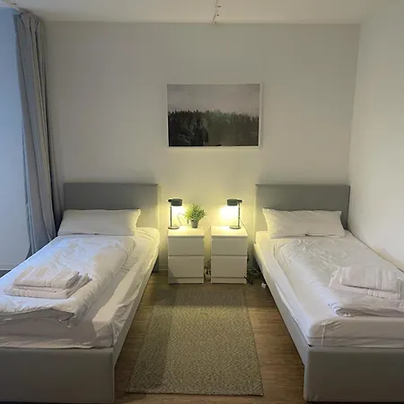 Zentrale Wohnung, 2 Betten,vollmoebliert,nahe Btu,balkon- Parkpkatz Auf Anfrage * Cottbus