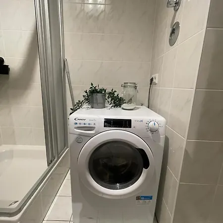 Zentrale Wohnung, 2 Betten,vollmoebliert,nahe Btu,balkon- Parkpkatz Auf Anfrage Apartment Cottbus