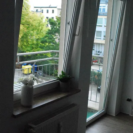 Zentrale Wohnung, 2 Betten,vollmoebliert,nahe Btu,balkon- Parkpkatz Auf Anfrage Lägenhet
