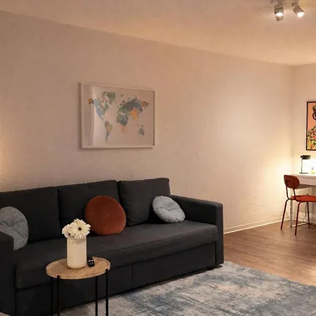 Zentrale Wohnung, 2 Betten,vollmoebliert,nahe Btu,balkon- Parkpkatz Auf Anfrage アパート