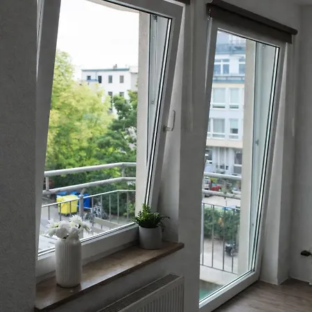 Zentrale Wohnung, 2 Betten,vollmoebliert,nahe Btu,balkon- Parkpkatz Auf Anfrage アパート *