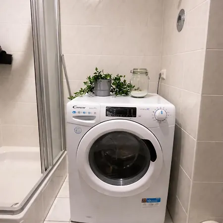 Zentrale Wohnung, 2 Betten,vollmoebliert,nahe Btu,balkon- Parkpkatz Auf Anfrage * Cottbus