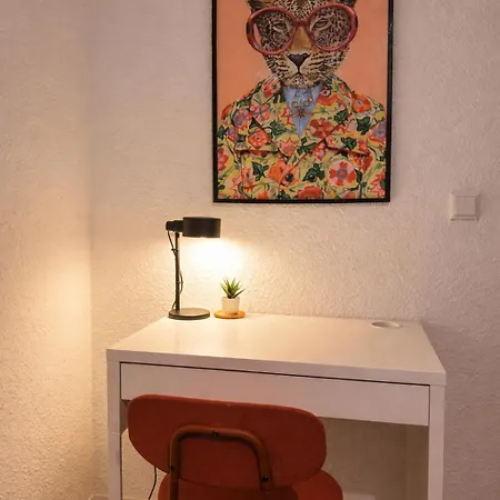 Zentrale Wohnung, 2 Betten,vollmoebliert,nahe Btu,balkon- Parkpkatz Auf Anfrage *