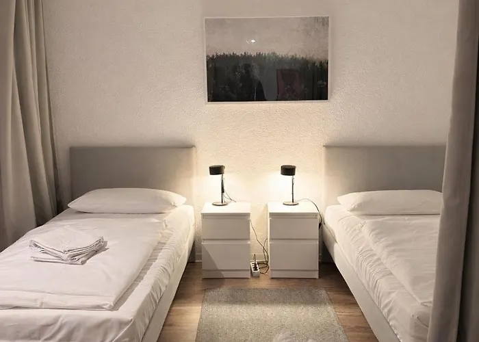 דירה Zentrale Wohnung, 2 Betten,vollmoebliert,nahe Btu,balkon- Parkpkatz Auf Anfrage