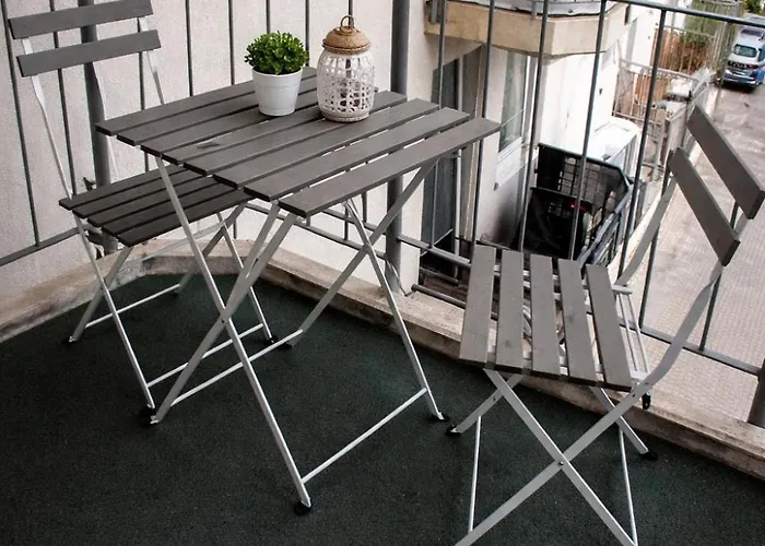 דירה Zentrale Wohnung, 2 Betten,vollmoebliert,nahe Btu,balkon- Parkpkatz Auf Anfrage *