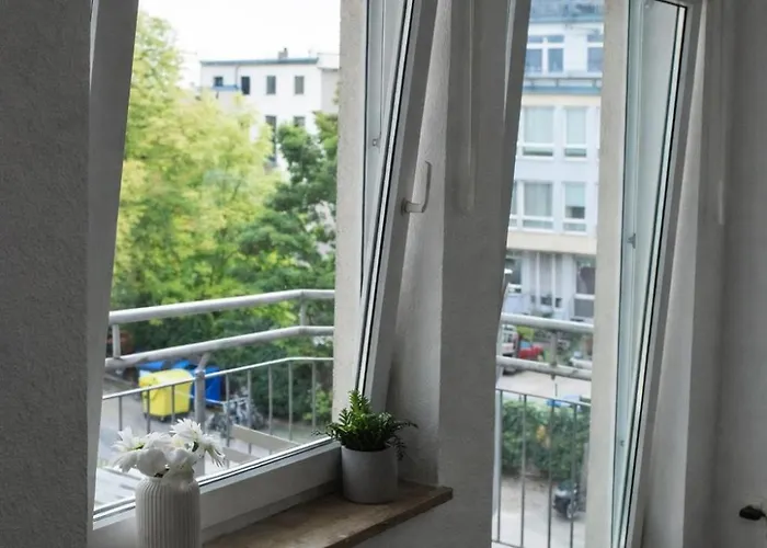 Zentrale Wohnung, 2 Betten,vollmoebliert,nahe Btu,balkon- Parkpkatz Auf Anfrage דירה *