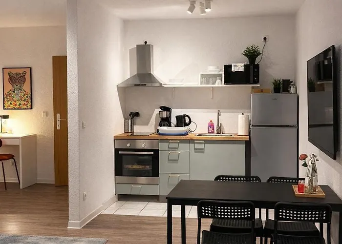 דירה Zentrale Wohnung, 2 Betten,vollmoebliert,nahe Btu,balkon- Parkpkatz Auf Anfrage *